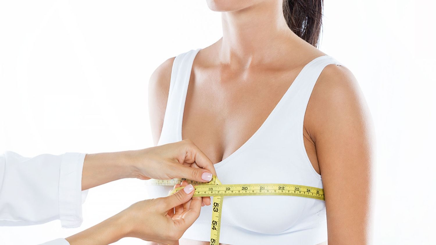 Augmentation mammaire en Suisse : implants, lipofilling ou les deux ?