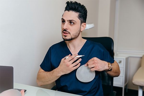 augmentation_mammaire_en_suisse_implants_lipofilling_ou_les_deux_
